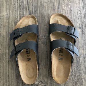 Very very classic must have everyday casual